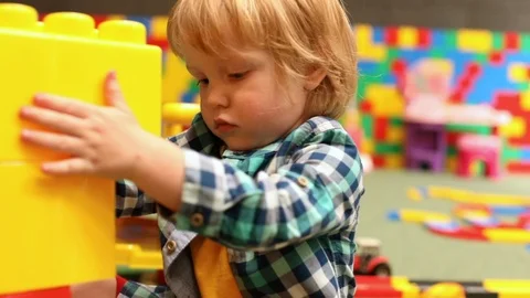 Little smart boy playing constructor entertainment center playroom builder Vidéo 113388736