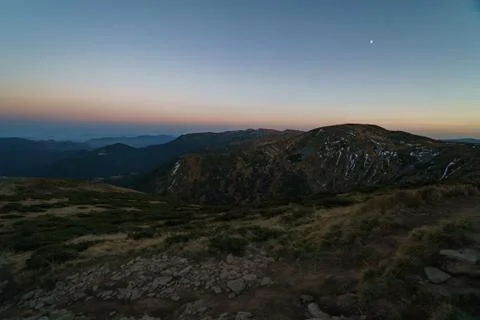 A little snow and moon above mountains sunset - landscape of the Ukrainian Foto stock