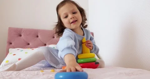 Little toddler kid develops playing with colorful pyramid 스톡 동영상 308916277