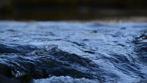 Little waterfall in a riverside forest in austria 库存影片 126507424