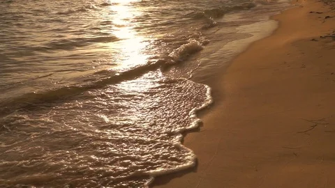 The Little wave at Sunset beach Stock-Footage 80318639