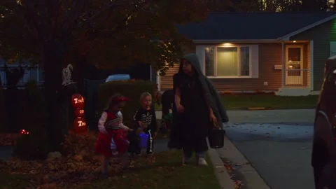 Little Witch And Ghost Children Enjoy Halloween Night With Family City Streets 動画素材 315229982