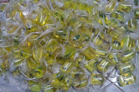 Live Betta Fish Packed In Small Plastic Bags For Commercial Shipping 스톡 사진