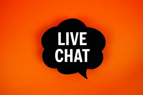 Live Chat text on speech bubble top view on orange background Foto stock