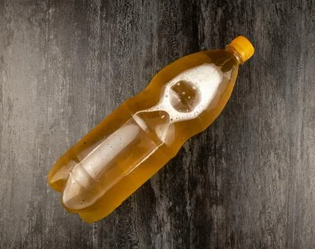 Live draft beer in a plastic bottle. 库存照片