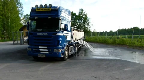 Live fish transport. Video stock 55863387