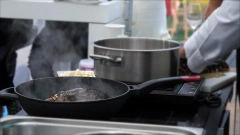 Live Lobster Being Cooked. Video stock 102845404
