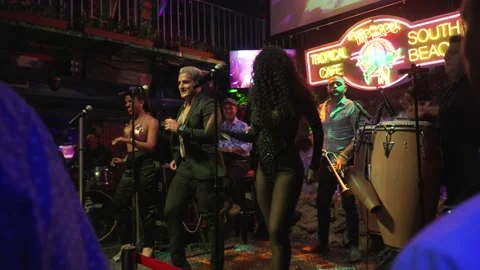 Live performers dancing and singing at Mangos Cafe in Miami Beach Stock Footage 217662614