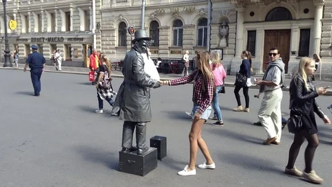 Live sculpture. Stockbeeldmateriaal 90840700