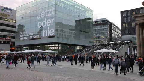 Lively day around an cubic building at the shopping street "Königsstraße" 스톡 동영상 166855971