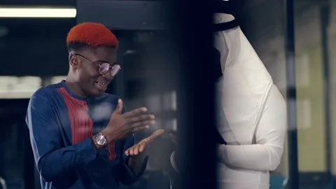 Lively friendly conversation between African and Arab businessmen. Stock Footage 143643331