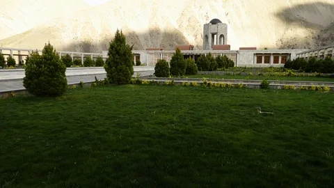 The lively gardens of the monument Video stock 106295575