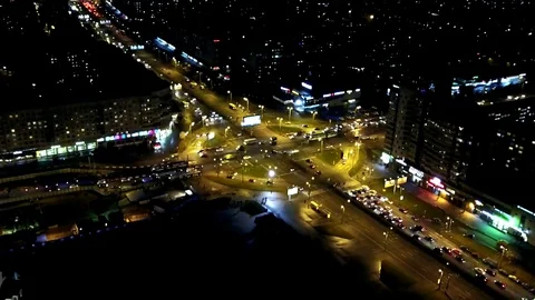 Lively intersection in the big city in the evening. Aerial Timelapse. 库存影片 82226581