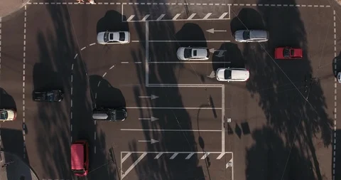 Lively road intersection in the city center. Stock-Footage 90223173