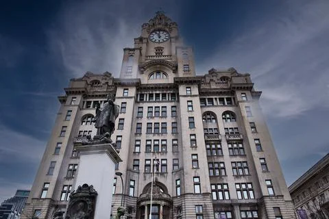Liver Building Dramatic  - liverpool clouds sky nature sunrise sunset Фото