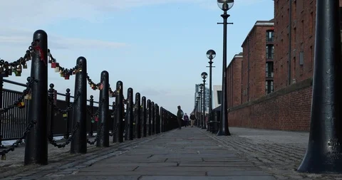 Liverpool chains Video stock 101360122