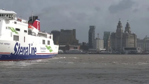 Liverpool Skyline &amp; Ferry 스톡 동영상 79734050