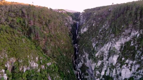 Living on the Edge 스톡 동영상 247977792