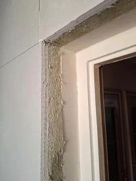 Living space interior with insulating panels installed on walls to create a.. Foto stock