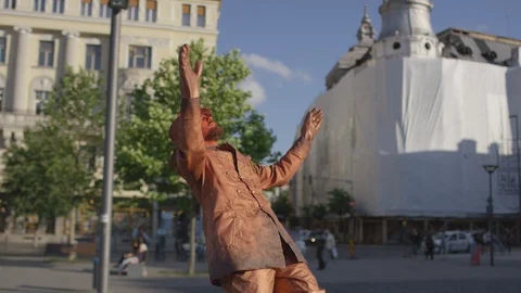Living statue in a square Stock Footage 100366776