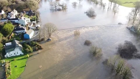 Llechryd bridge flooding 스톡 동영상 153873712