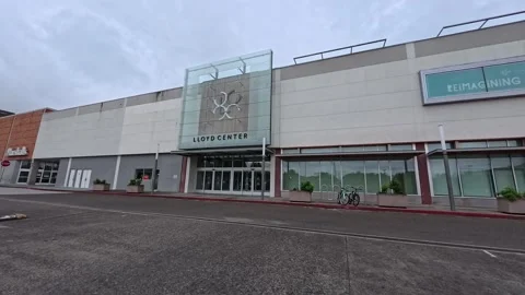 Lloyd Center Mall nearly empty Portland OR USA June 25 2025 스톡 동영상 311957772