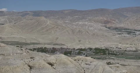 LM043 Video stock 327458017