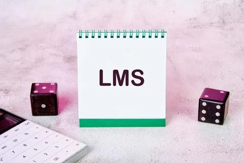 LMS - Learning Management System acronym. LMS on a notepad on the table nex.. 스톡 사진