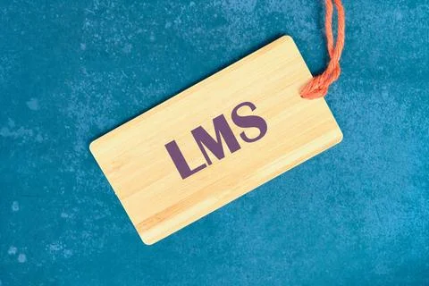 LMS - Learning Management System acronym. LMS on a card with a string 스톡 사진