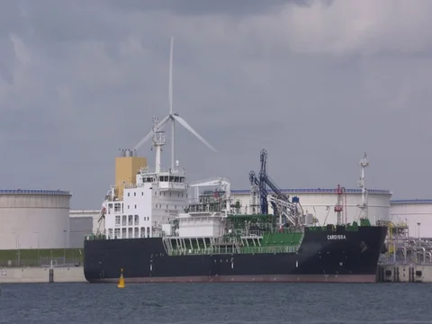 LNG tanker Cardissa, Shells first liquefied natural gas (LNG) bunkering vessel Vidéo 80145741