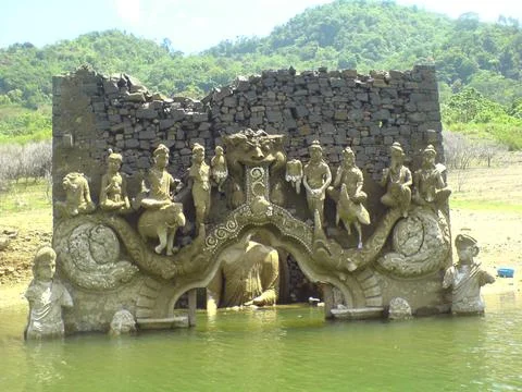 Load buddha statue Stock Photos