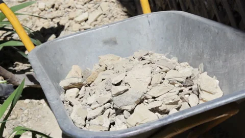 Load the stone into a wheelbarrow Video stock 92265669