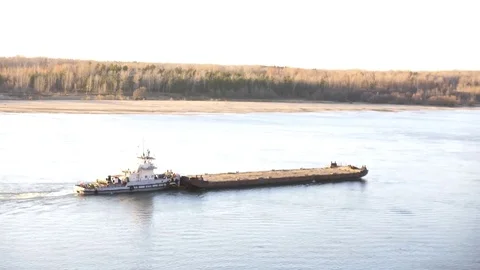 A loaded barge with sand floats downstream. 3840x2160, 4K Vidéo 82607343