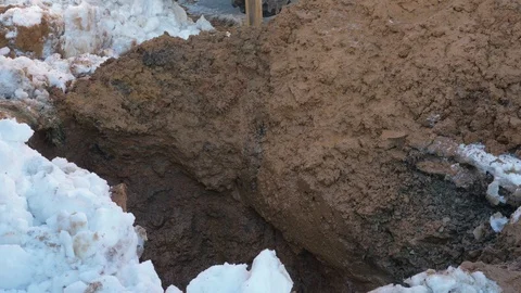 Loader digging wet ground in winter Video stock 126085475