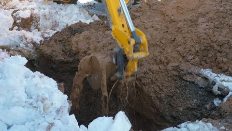 Loader digging wet ground in winter Video stock 127188914