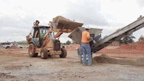 A Loader Drops Dirt Into A Dirt Conveyor 스톡 동영상 87508279