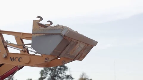 A Loader Drops Dirt Into A Dirt Conveyor 스톡 동영상 87510283