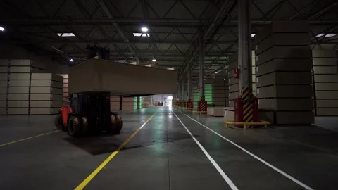 Loader at the factory Видео 142313404