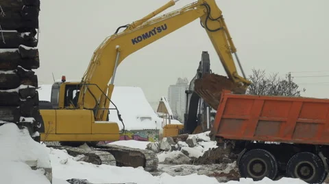 Loader loads the sand, in the truck, Video stock 59734383