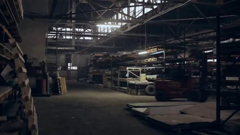 Loader in the storehouse Vídeos de archivo 69147247
