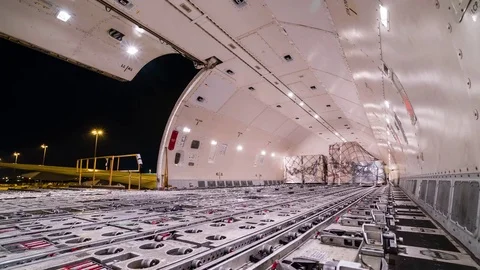 Loading air cargo freighter inside aircraft Видео 84992885