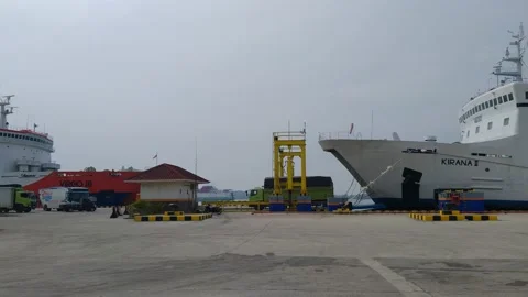 Loading and discharging ferry  passanger at port of bakauheni Stock Footage 211560193