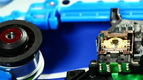 Loading and reading cd in drive 스톡 동영상 37885361