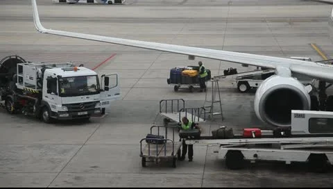 Loading and unloading baggage on airplane 動画素材 10791144