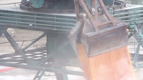 Loading and unloading at seaport 6 Stockbeeldmateriaal 61395265