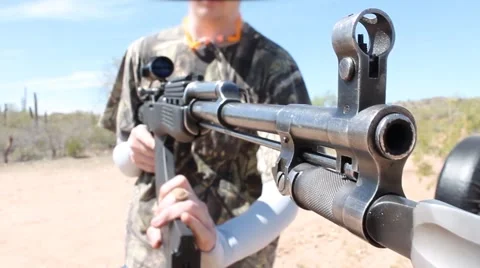 Loading Assault Rifle 1 動画素材 46949425