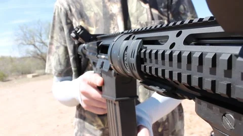 Loading Assault Rifle 2 動画素材 46950184