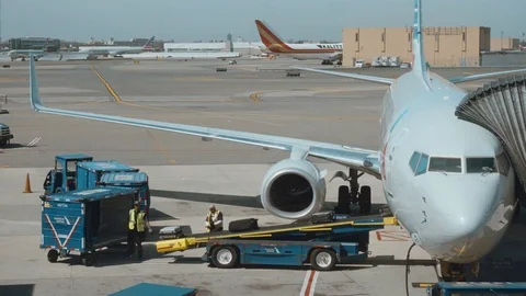 Loading baggage in an airplane 動画素材 75620482