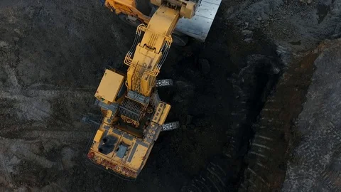 Loading coal on a truck Video stock 93047226