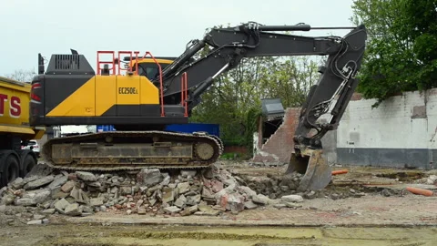 Loading container with debris Stock Footage 191816553